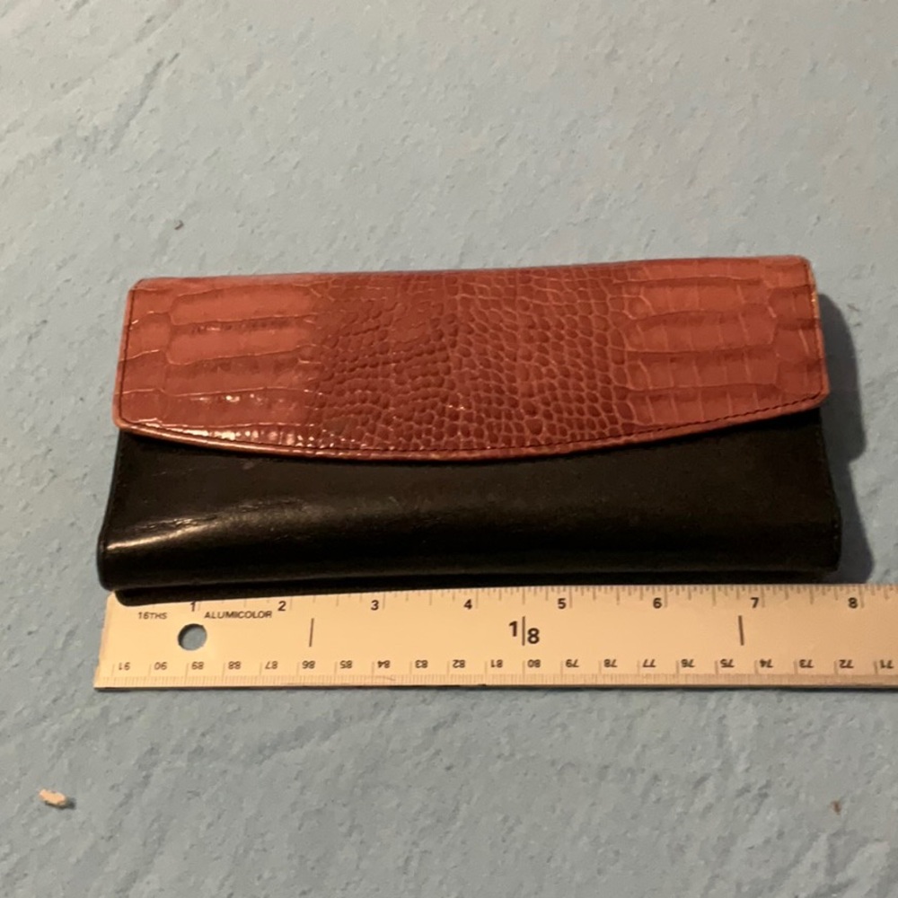 Ladies trifold wallet